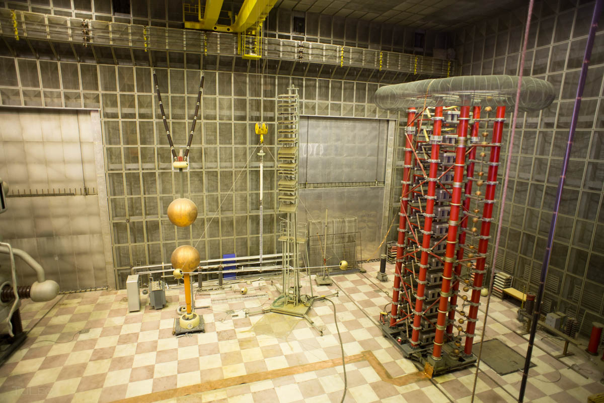 Echipament Electric de Înaltă Tensiune, Ingineria Tensiunilor Înalte și Compatibilitate Electromagnetică